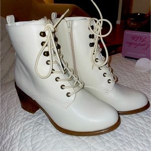 Sonoma white boots size 7.5 brand new
